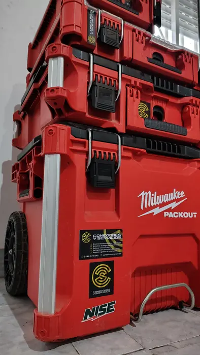 Equipamiento y herramientas de trabajo de Conexiones y Servicios